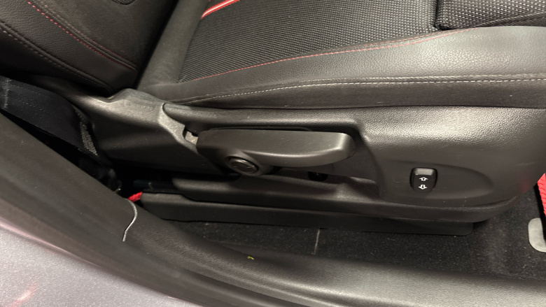 Vauxhall Crossland 1.2 Turbo SRi Nav 5dr Petrol Hatchback